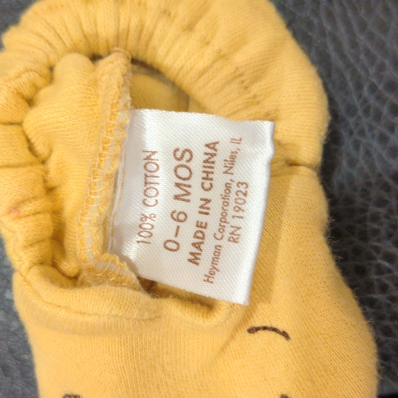 NWOT 😍 Winnie the Pooh newborn slippers - Picture 3 of 4